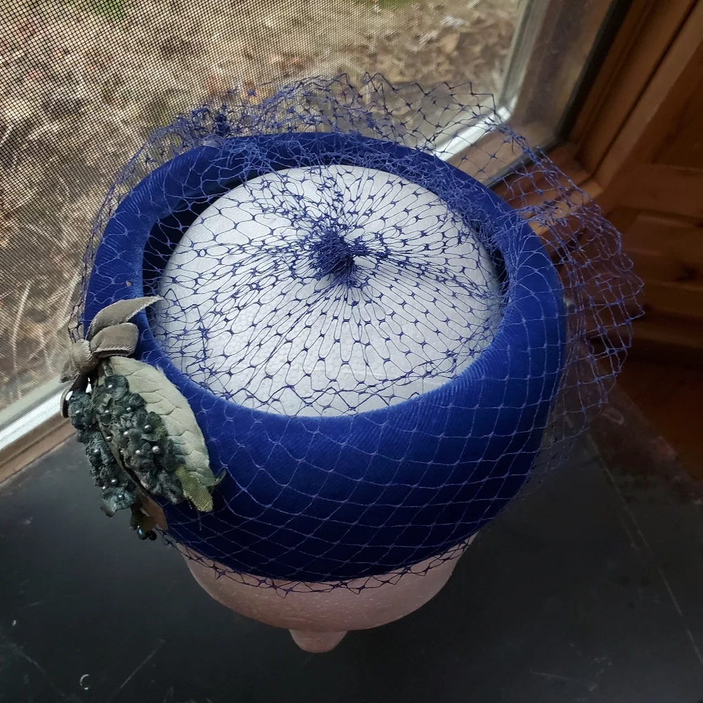 1950s Union Made Blue Velvet, Floral Applique Hat‎ - Picture 5 of 7